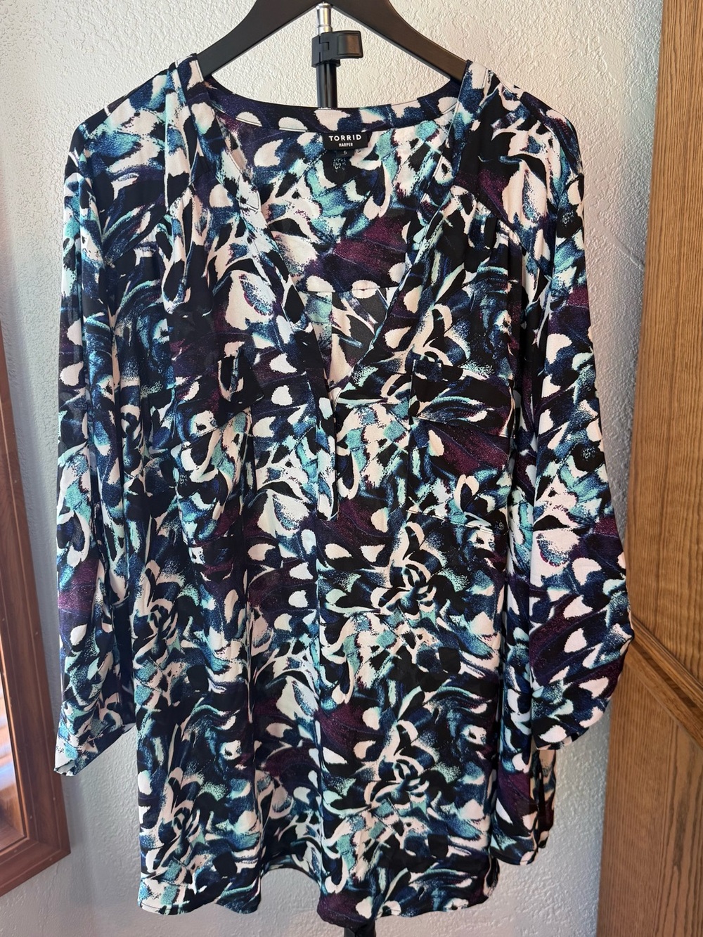 Torrid Harper Teal, Navy, Purple, White Abstract V-Neck Business Casual Blouse.